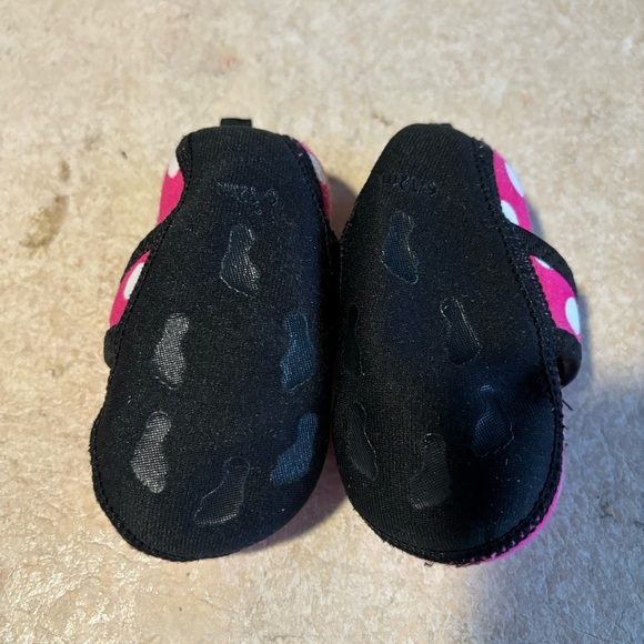 Pink Polka Dot Shoes W/Rubber Non Slip On Bottom - Picture 2 of 2